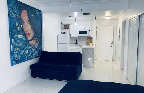 South Pointe Apartment | Beachfront Oasis Ocean Drive JACUZZI ; Recently Renovated!