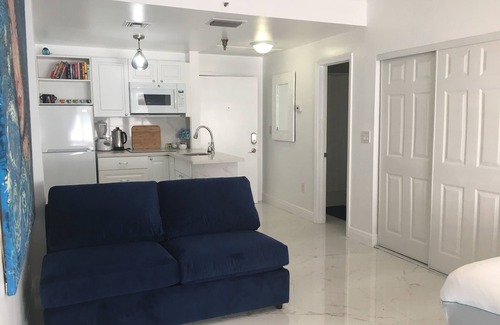 South Pointe Apartment | Beachfront Oasis Ocean Drive JACUZZI ; Recently Renovated!