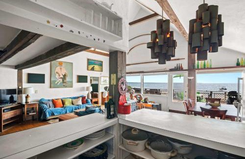Commercial Street House | Beachfront on Commercial St Dog Friendly