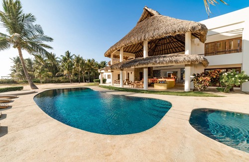 Santa Maria Colotepec Villa | Beachfront Open-Air Oasis