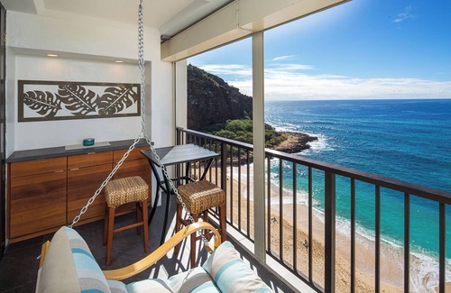 Makaha Condo | BEACHFRONT PARADISE - DIRECT OCEAN VIEW - TENNIS, POOL, JACUZZI, A/C, W/D