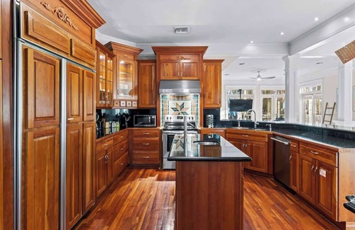 Lower Matecumbe Key House | BeachFront Paradise/By The Glam Homes