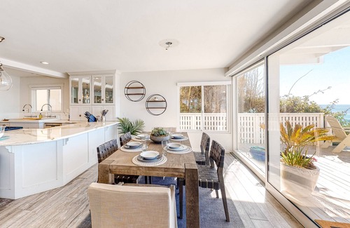 Encinitas House | Beachfront Paradise with an Expansive Deck, Balcony, Amazing Views, & Free WiFi