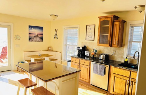 Sylvan Beach House | Beachfront Peaceful 4 bedroom House at Sylvan Beach. Family Friendly Sleeps 10!