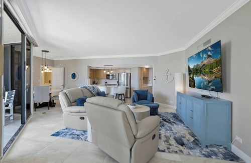 Marco Island Condo | Beachfront PENTHOUSE on Marco Island! Large 2 bedroom-2 bathroom + DEN remodeled