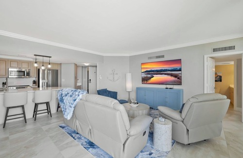 Marco Island Condo | Beachfront PENTHOUSE on Marco Island! Large 2 bedroom-2 bathroom + DEN remodeled