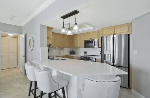 Marco Island Condo | Beachfront PENTHOUSE on Marco Island! Large 2 bedroom-2 bathroom + DEN remodeled