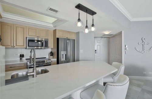 Marco Island Condo | Beachfront PENTHOUSE on Marco Island! Large 2 bedroom-2 bathroom + DEN remodeled
