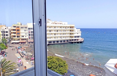 El Medano Apartment | Beachfront Penthouse with terrace in El Medano (wifi + sat tv)