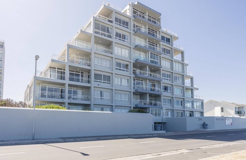 Bloubergstrand Apartment | Beachfront Penthouse