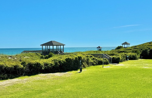 Atlantic Beach Apartment | Beachfront Pet Friendly 1st Flr Pool Private Beach