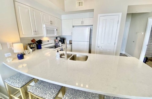 West Panama City Beach Condo | ☀️Beachfront-Pool+Hot Tub-Fab Amenities-Celadon 2005☀️