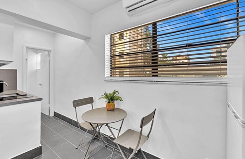 Hollywood Apartment | Beachfront & Pool ~ Near Marriott Hollywood Beach