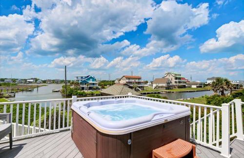 Sneads Ferry House | Beachfront, private dock, private pool & hot tub, pool table, ping pong