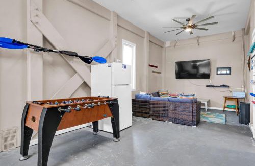 Sneads Ferry House | Beachfront, private dock, private pool & hot tub, pool table, ping pong