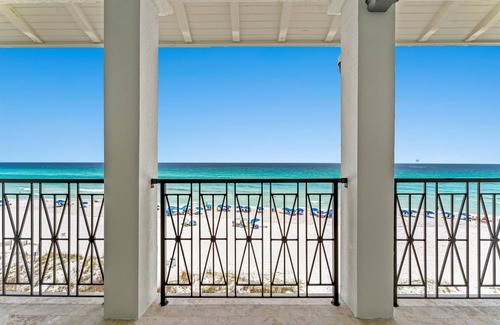 Delos House | Beachfront*Private-Heated Pool*Beach Gear*11 Beds*Fully Stocked*Shared Pool
