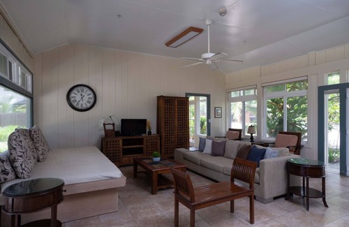 Hauula House | Beachfront Private, N. Shore & Legal Vacation!