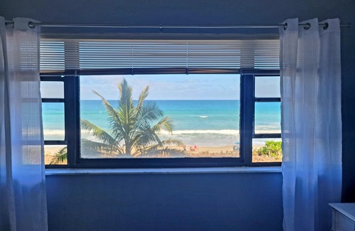 Hutchinson Island South Condo | Beachfront relaxation awaits you