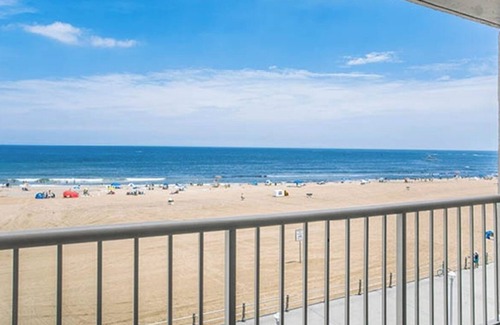 Northeast Virginia Beach Resort | Beachfront Resort with Ocean Views, Rooftop Pool & Private Balconies