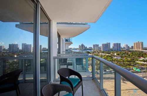 Sunny Isles Beach Apartment | Beachfront Resort POOL OCEAN VIEW BALCONY