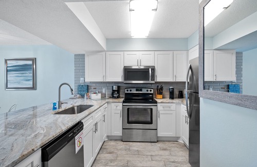 Destin Condo | BEACHFRONT Resort - Remodeled - 110+ 5-STAR reviews! 3 Pools -Tiki Bar 8th Floor