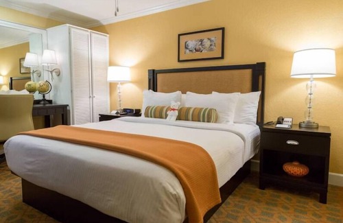 Carlsbad Village Hotel | Beachfront Retreat | 2 Units | Kitchen | Pool | Free Parking