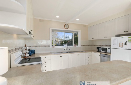 Cowes House | Beachfront Retreat Amazing 5 bedroom House