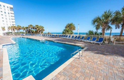 Crescent Beach Condo | Beachfront stay w/balcony & hot tubs
