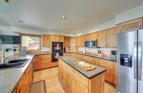 Sandpoint House | Beachfront Sagle Retreat w/Boat Dock & Lift