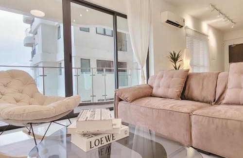 Central District Apartment | [Beachfront Seaview w Projector] 6-8 Pax, 3 Rooms.
