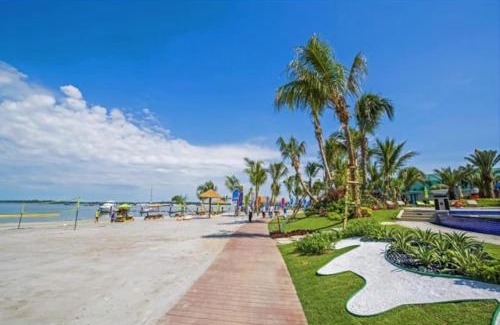 Central District Apartment | [Beachfront Seaview w Projector] 6-8 Pax, 3 Rooms.