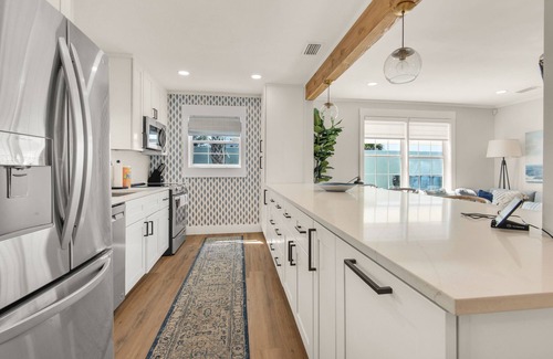 Bahama Beach House | BEACHFRONT: Spacious Family Home Stunning Views Steps to Sand and Surf Hot tub