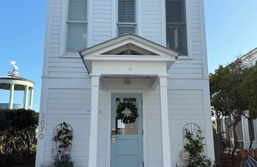 Seaside House | Beachfront Spectacular picture perfect renovation in Seaside
