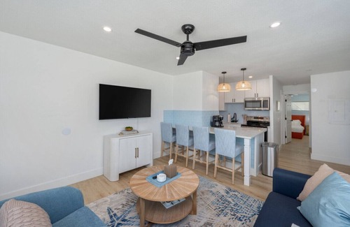 Fort Walton Beach Apartment | Beachfront Stay with Pool Access – Bluefish #7