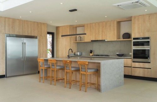 Playa Langosta Villa | Beachfront staffed Villa w/breakfast, jacuzzi, pizza oven, golf cart included