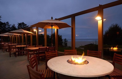 Newport Hotel | Beachfront Stay! Drive Along Highway 101 | Near Yaquina Bay Lighthouse