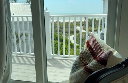 Sanibel House | Beachfront - step into sand & shells from your living room, stargazing rooftop