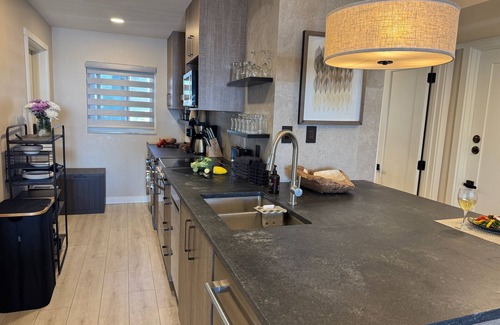 Bradenton Beach Apartment | Beachfront Studio right on the Sand! Ground Floor Newly Remodeled, Gulf View - M