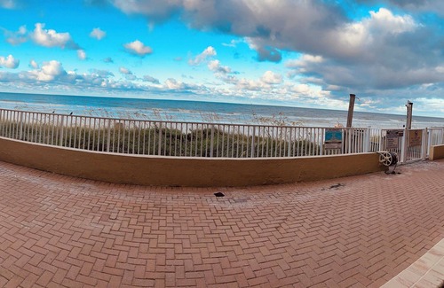 Silver Sands Beach Condo | Beachfront, Top Floor, Modern, Snowbird-Military. 3 month rental. Dec-Feb