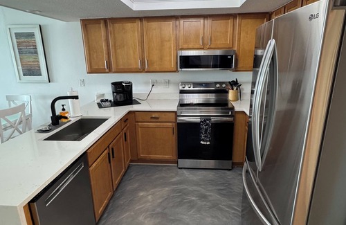 Madeira Beach Condo | BEACHFRONT- TOP FLOOR - 3 BED/3 BATHnCharming Madeira Beach Condo