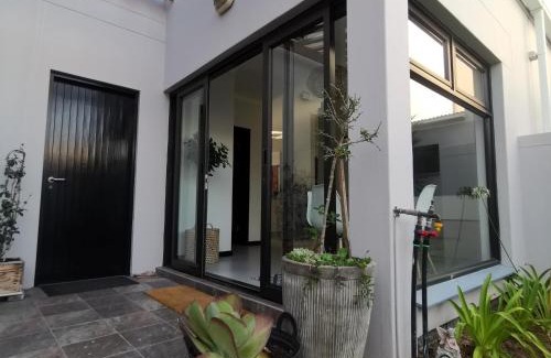 Walvis Bay Villa | Beachfront Townhouse - MowenOne