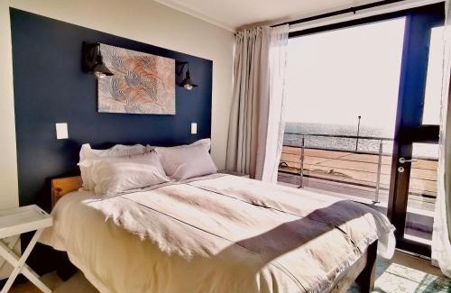 Walvis Bay Villa | Beachfront Townhouse - MowenOne