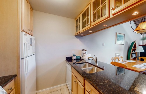 Glen Arbor House | Beachfront townhouse & loft near the water with firepit, deck & cable