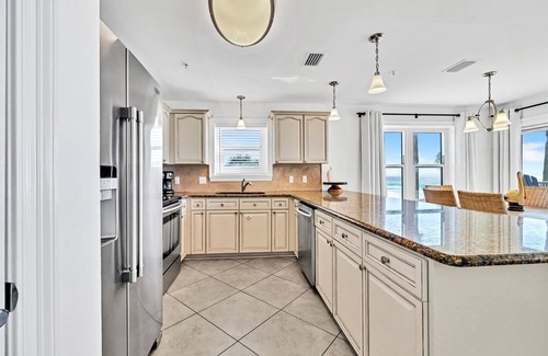 Crystal Beach Condo | Beachfront | Updated | Pool + Hot Tub | Beach Gear | Private Beach | Gated