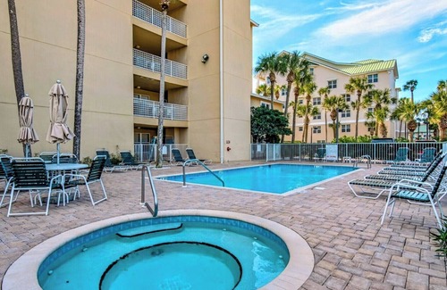 Crystal Beach Condo | Beachfront | Updated | Pool + Hot Tub | Beach Gear | Private Beach | Gated