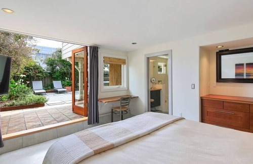 Outer Sunset House | Beachfront urban Oasis - 6 beds, hot tub