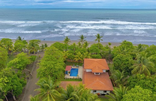 Esterillos Centro Villa | Beachfront villa in Esterillos Centro