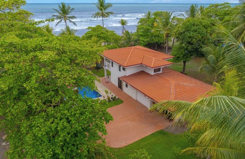 Esterillos Centro Villa | Beachfront villa in Esterillos Centro