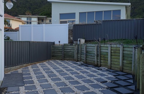 Blueys Beach House | Beachfront Views - Sleeps 6 comfortably + Pets welcomed!