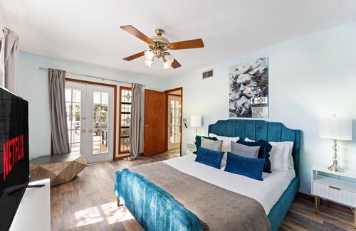 Lake Clarke Shores House | Beachfront Villa w/Htd Pool, Game Room, Cinema, Spa